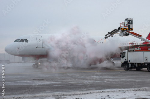 Tableau sur toile Airplane deicing at Airport