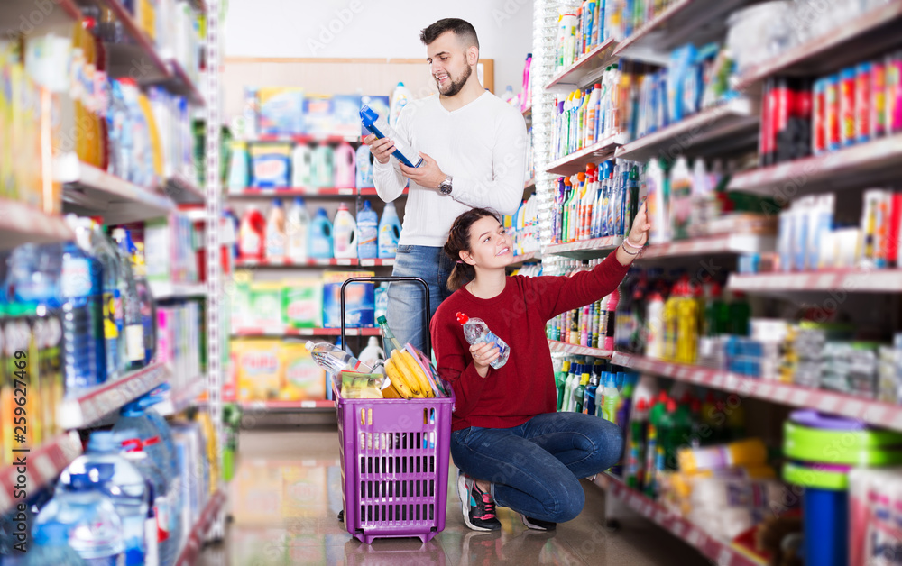 Couple choose some detergents