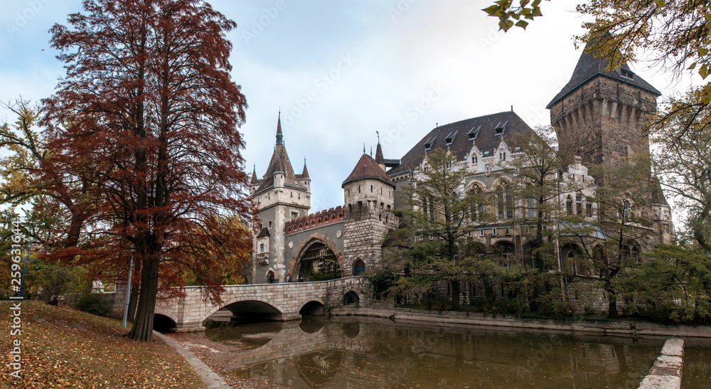 Obraz premium Old castle in a park in the city center in autumn Budapest