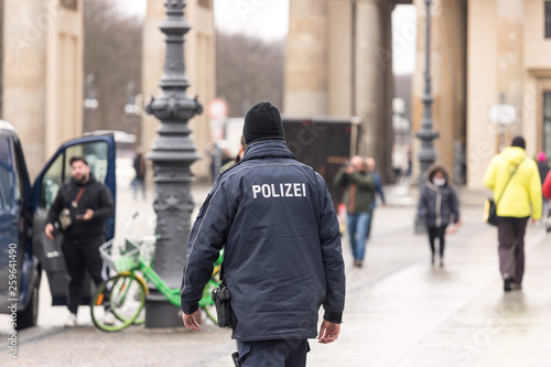 Photography a german police officer at the brandenburger tor gate