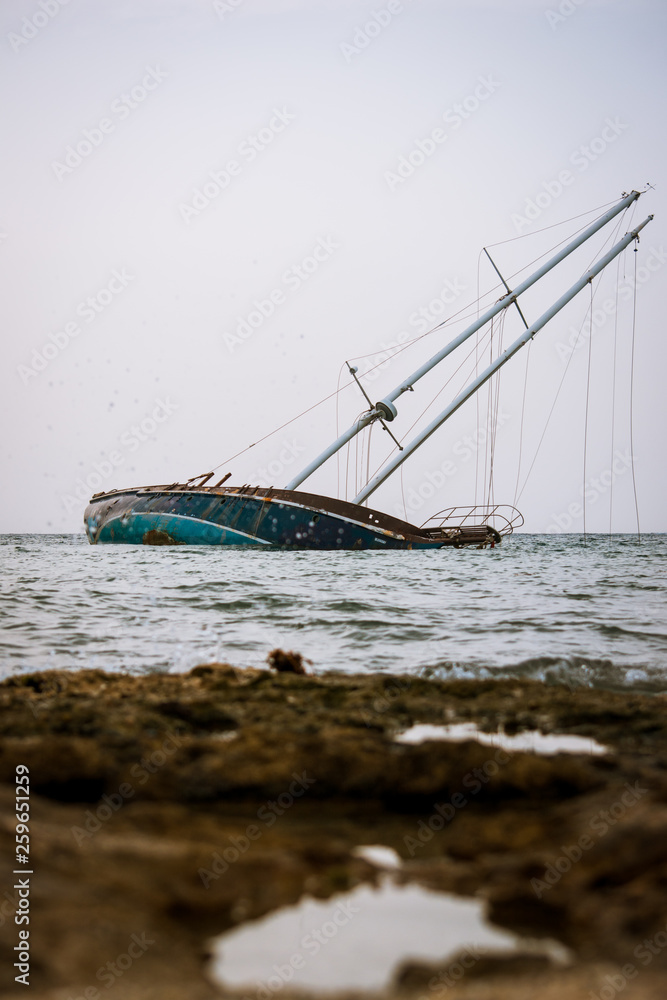 Fototapeta premium Barco encallado, Cozumel, México 
