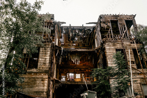 ISTANBUL, TURKEY - SEPTEMBER 2018: Destroyed wooden house after a fire © Руслан Секачев