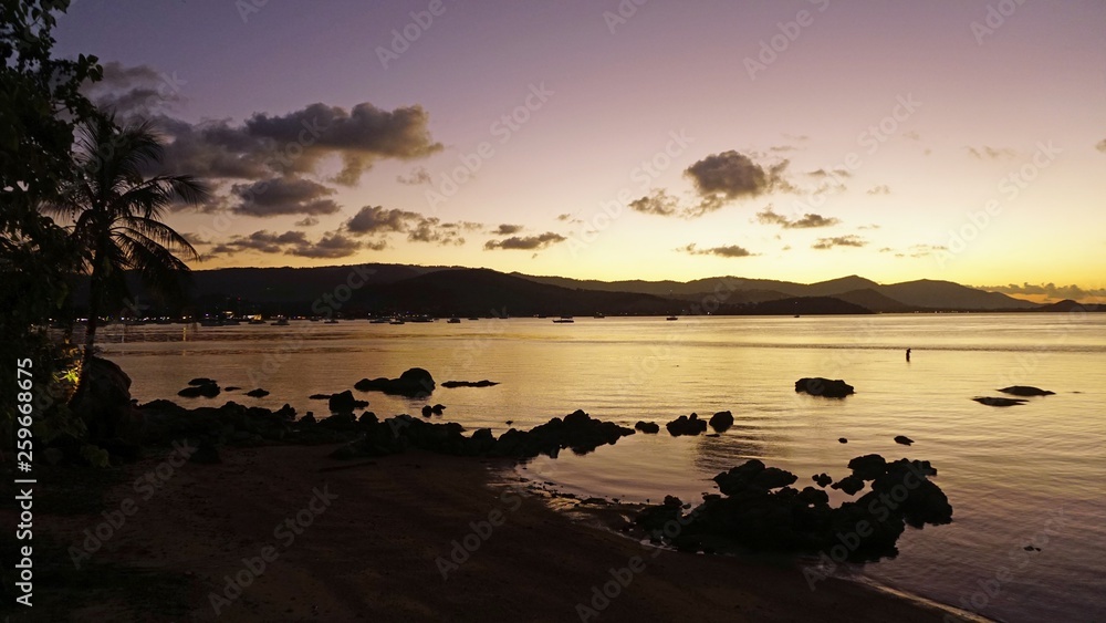 Naklejka premium romantic sunset on koh samui