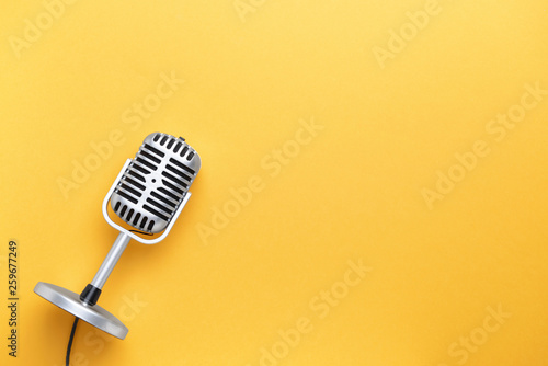Photographie Retro microphone on color background