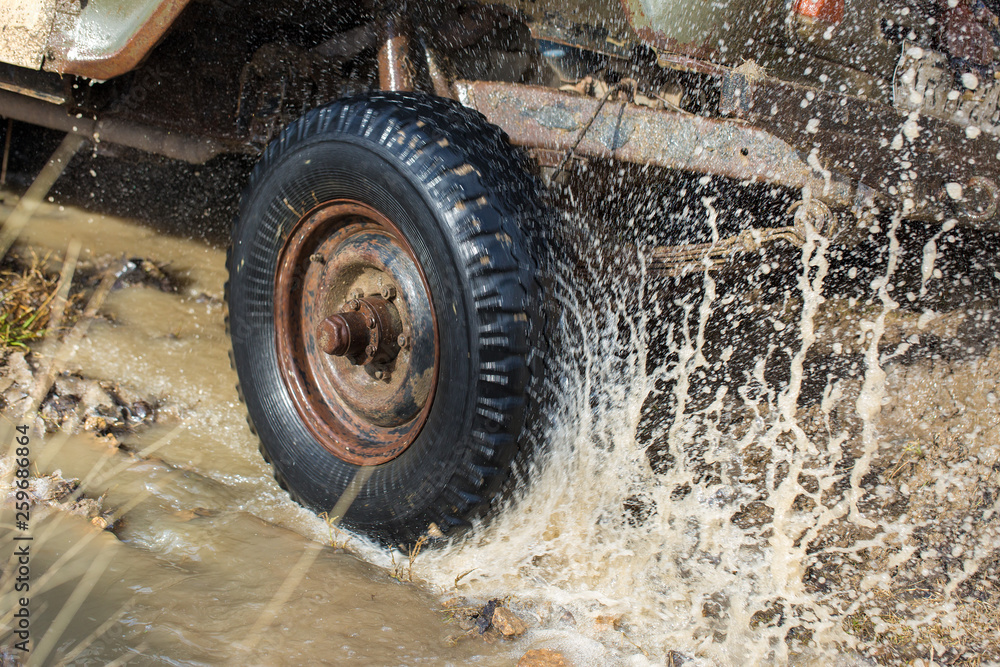 Russian SUV, Off-road vehicle slips, Stuck in the river Russian SUV, Off-road vehicle slips, Stuck in the river