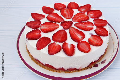 Cake with strawberries without baking, The basis of the cake consists of cookies photo