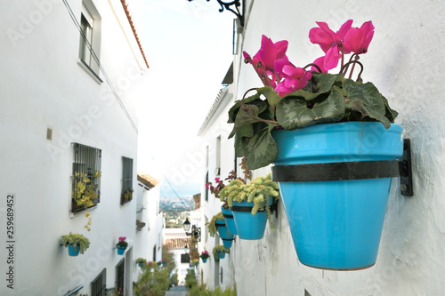 Uliczka w Mijas pueblo blanco w Hiszpanii