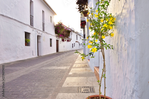 Ulica w Hiszpanii Andaluzja Mijas pueblo blanco