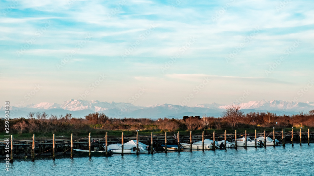 Naklejka premium Spring sunset in the lagoon of Grado