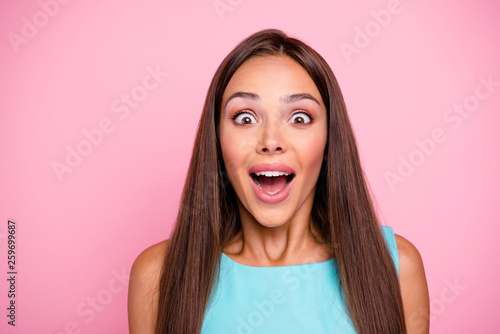 Incredible information Close up portrait of pretty astonished lady impressed isolated in bright clothing model with opened mouth on rose-colored background