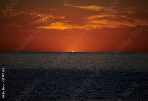 Puesta de sol en el mar