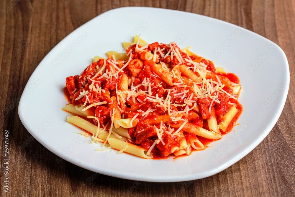 Macarrones con tomate bolognesa Macarrones con tomate bolognesa