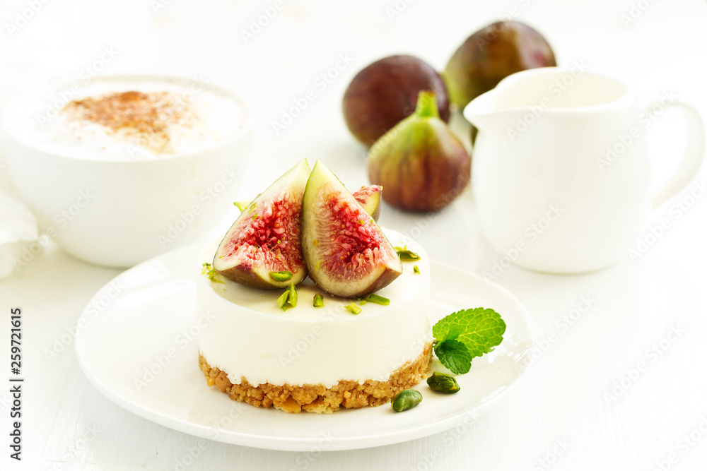 Delicious New York cheesecake with fresh figs Delicious New York cheesecake with fresh figs