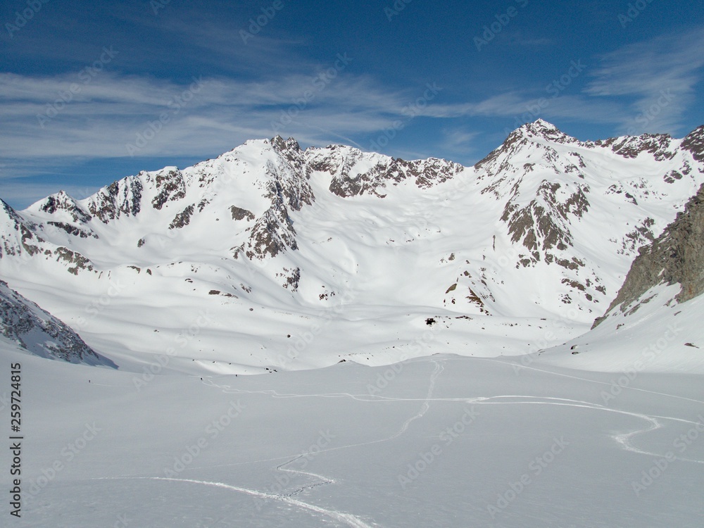 Obraz premium winter landscape for skitouring in otztal alps in austria
