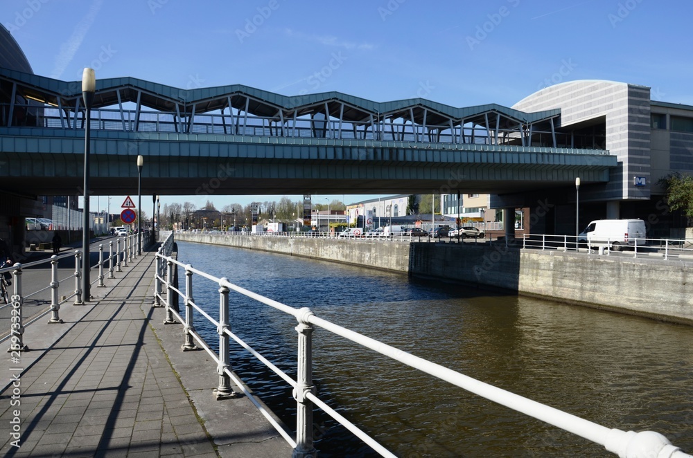 Bruxelles (Belgique) : Canal de Charleroi