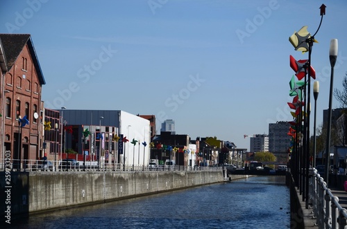 Bruxelles (Belgique) : Canal de Charleroi