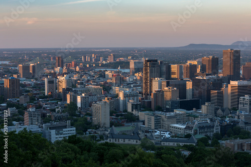 Montreal at sunset © Rita Petcu