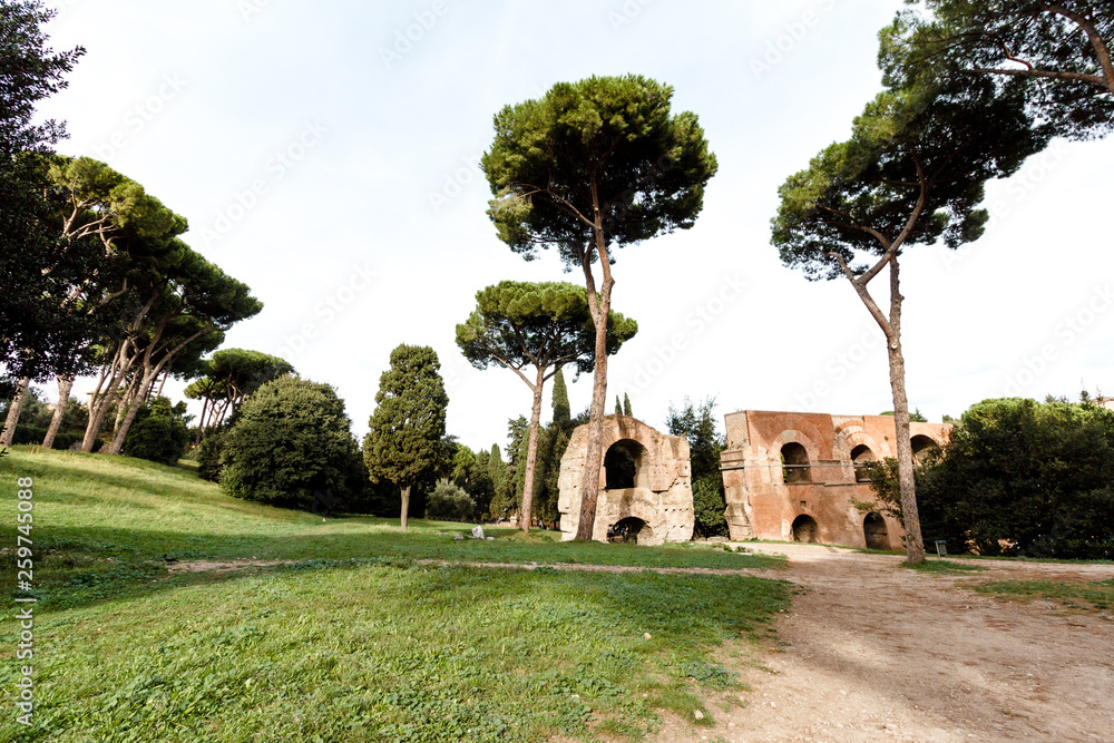 Antike Ruinen, italienische Landschaft, Rom