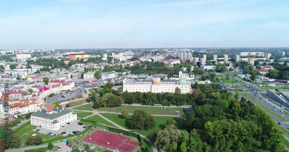 Lublin przelot w stronę zamku. Lublin panorama miasta z lotu ptaka. Lublin przelot w stronę zamku. Lublin panorama miasta z lotu ptaka.