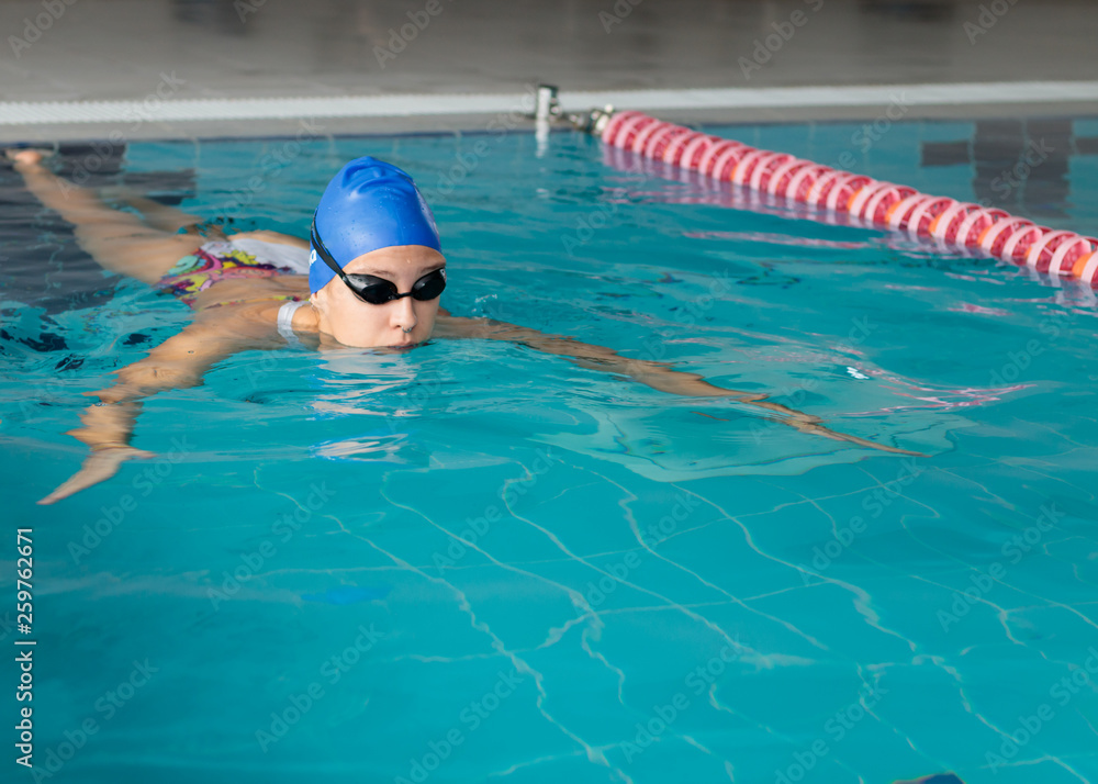 Woman swimming in Olympic pool starts swimming