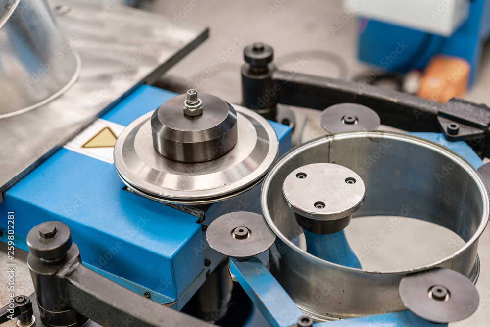 production rolling tool, electric machine. the production of ventilation and gutters. Tool and bending equipment for sheet metal. manufacture or a demonstration stand in the store production rolling tool, electric machine. the production of ventilation and gutters. Tool and bending equipment for sheet metal. manufacture or a demonstration stand in the store