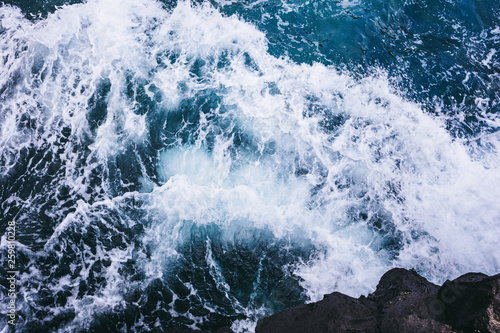 Meer mit Wellen in Teneriffa
