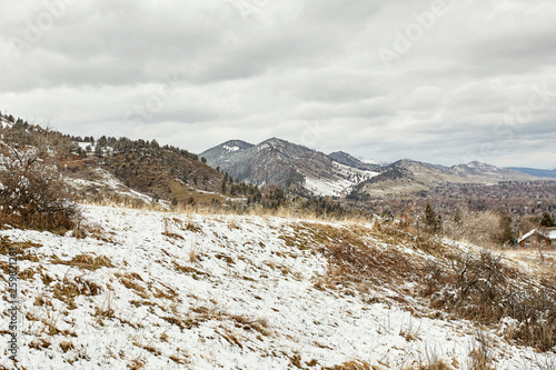 A Spring snow storm covers the mountain range, valley and Flatirons of Chautauqua Park, in Boulder, Colorado © Jen Lobo