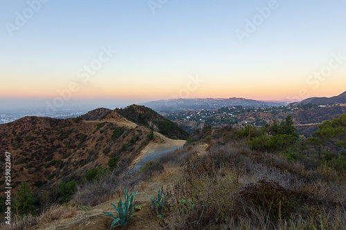 hiking trail in Griffith park Fototapet