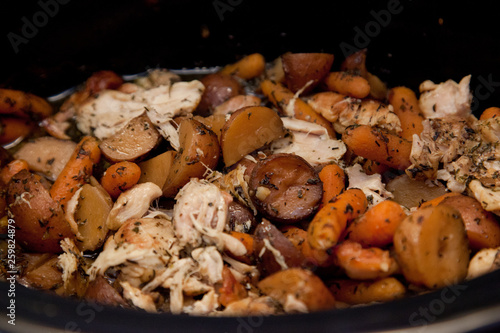 Billede på lærred Delicious potatoes, chicken and carrots in a crock pot ready for supper
