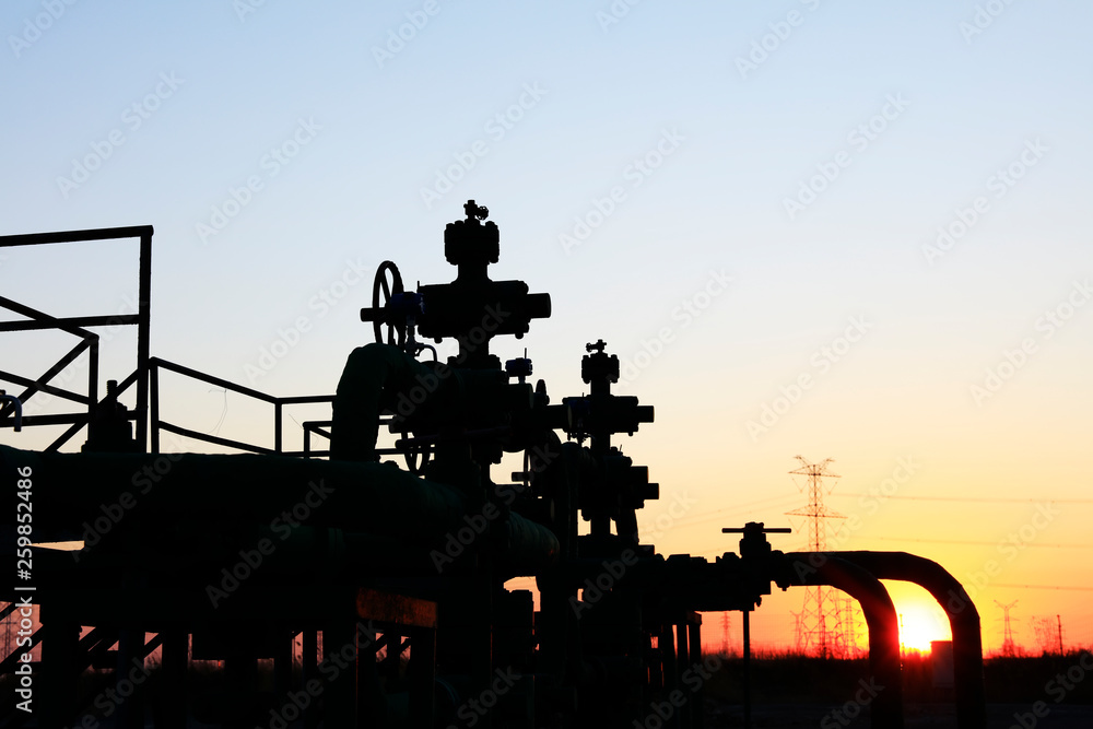 Obraz premium oilfield pipeline