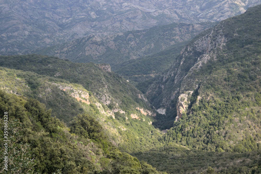 Naklejka premium Veduta di Gutturu Pala da Monte Corona Arrubia