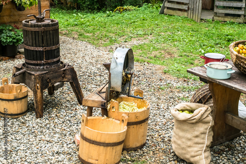 Obraz na płótnie Apple crushing and pressing workshop