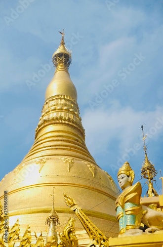 ミャンマーの仏塔