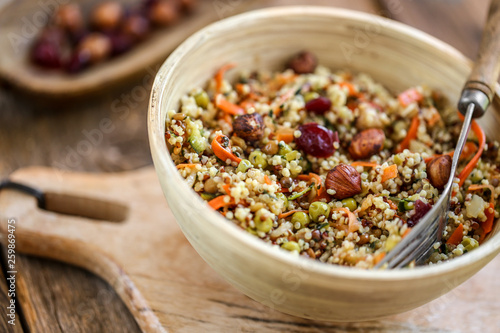 Fotografi salade quinoa noisette et cranberries