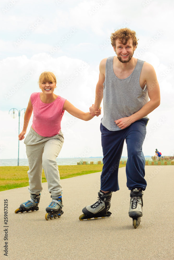 Fototapeta premium roller skater couple skating outdoor