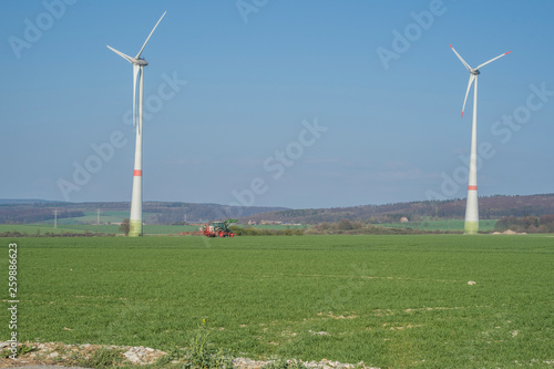 Windrad Landschaft Landwirtschaft Traktor