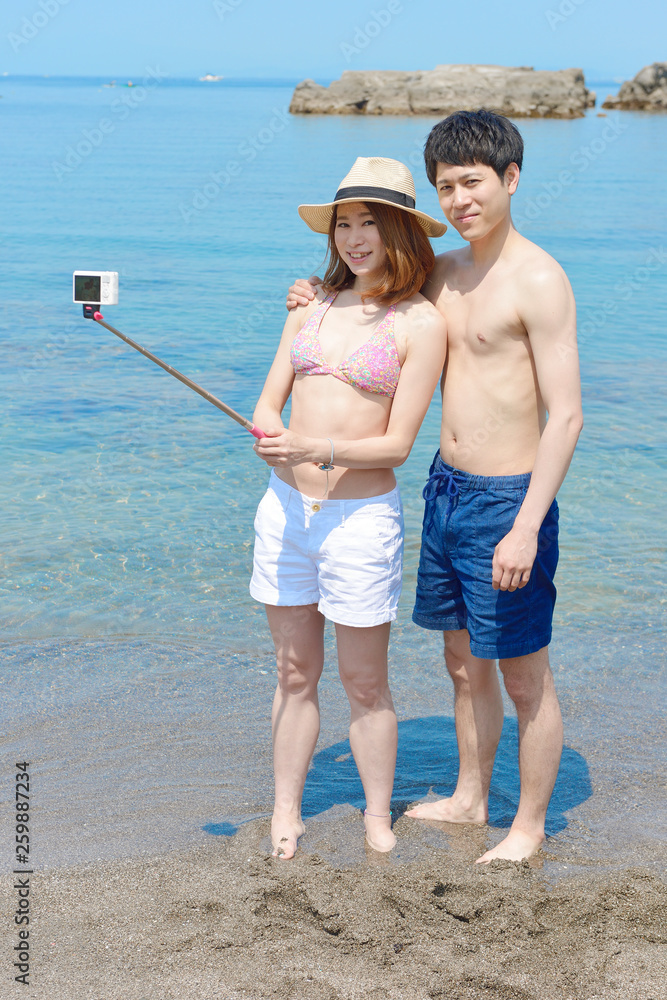 海で自撮りするカップル Stock 写真 Adobe Stock