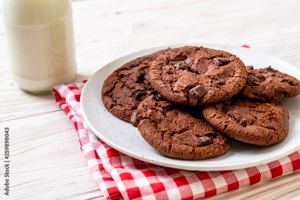chocolate cookies with chocolate chips chocolate cookies with chocolate chips