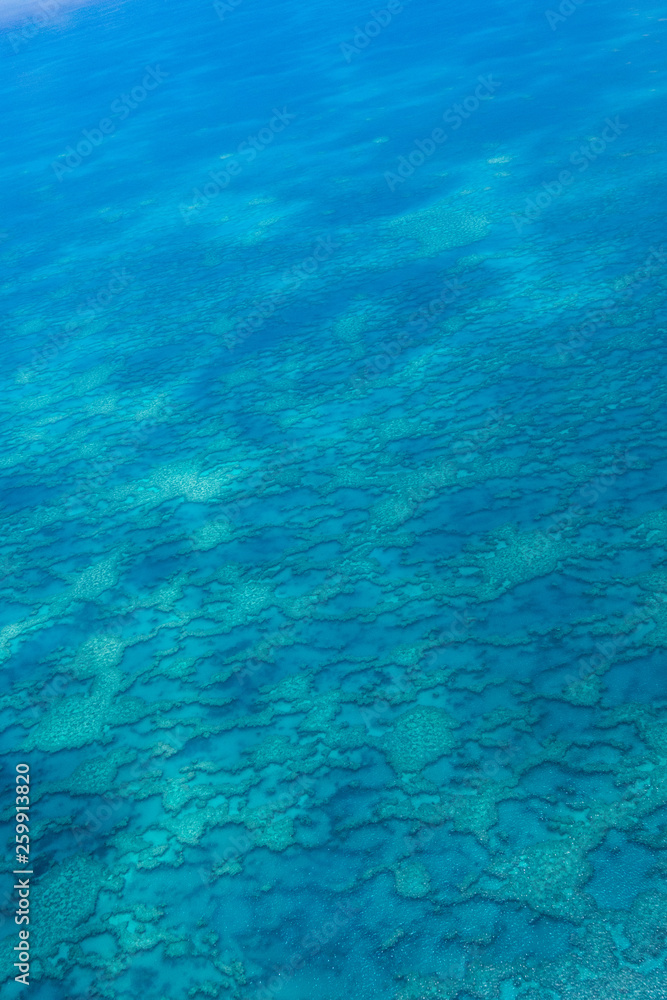 Obraz premium Rundflug über das Great Barrier Reef mit tollen Eindrücken des Riffs aus der Luft