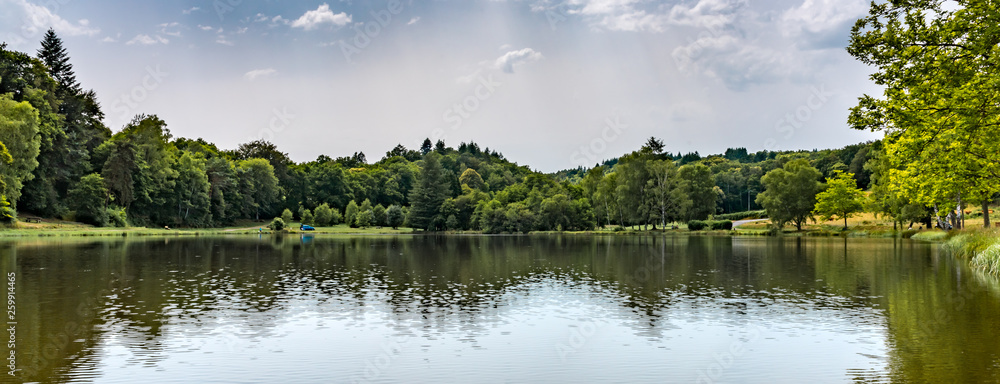 Fototapeta premium Summer at the lake - Sauviat sur Vige, France