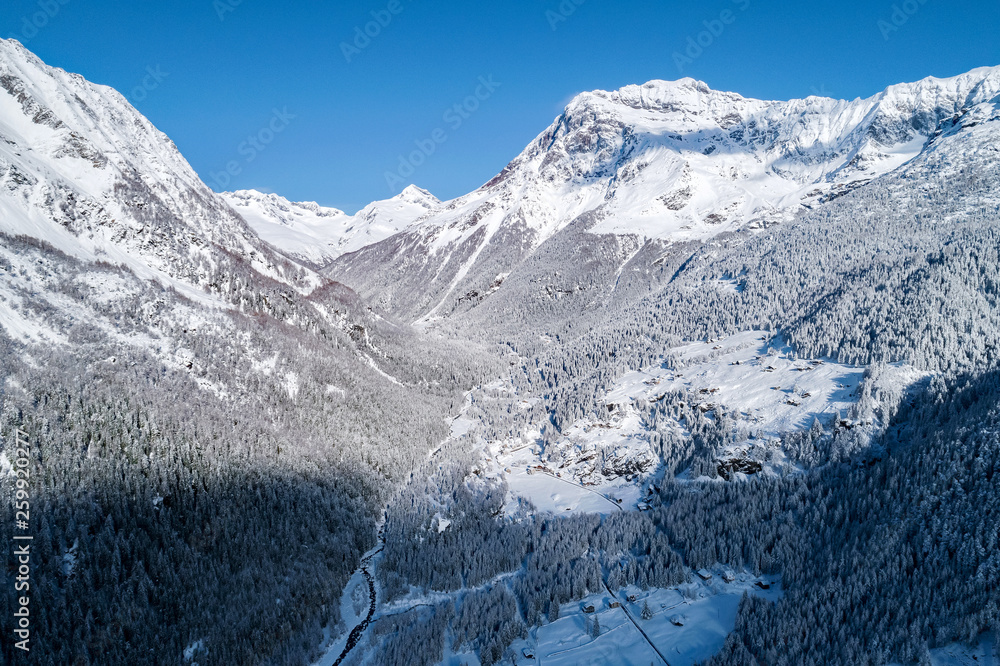 Valmalenco (IT) - Vista aerea invernale della valle da San Giuseppe