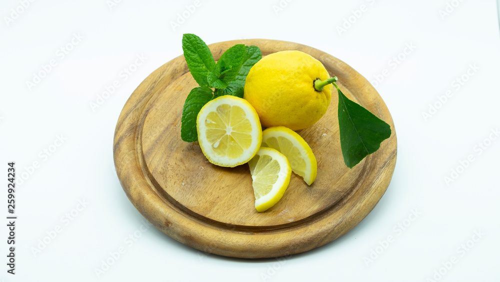 lemon sliced on the trail with mint
