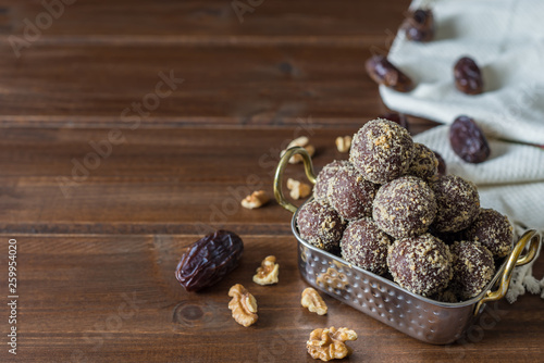 Dates and oatmeal energy balls or bites no cook