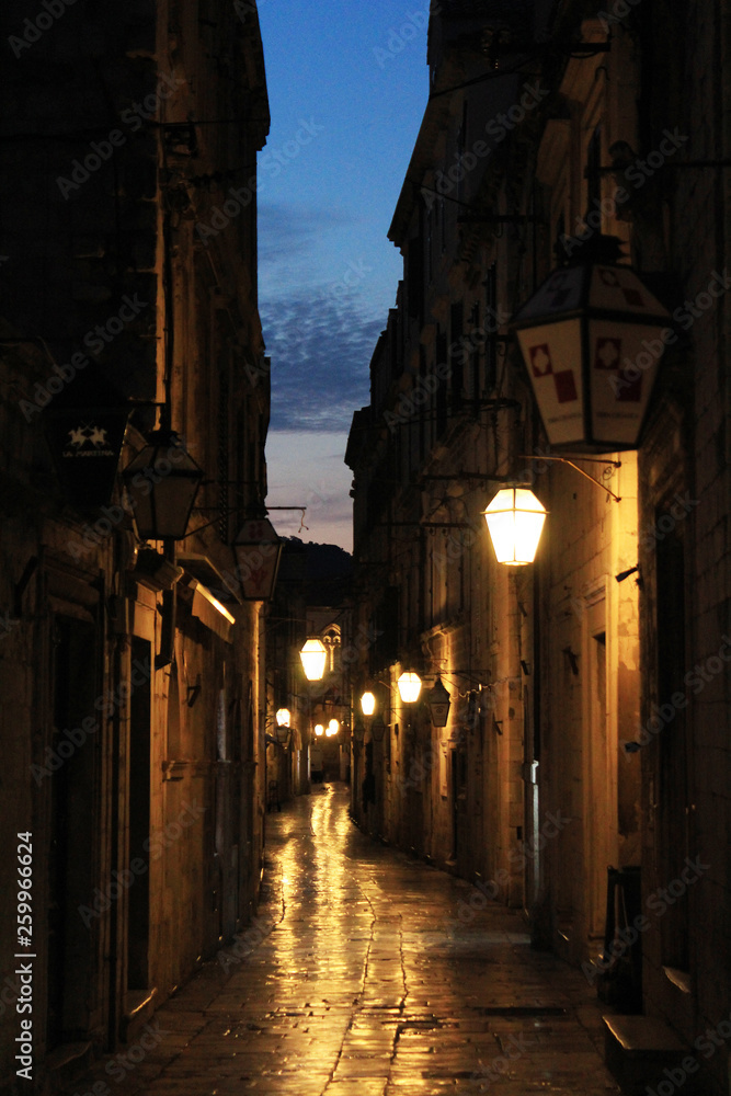 夜のドブロブニク旧市街