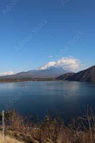 本栖湖の富士山 © nonsan