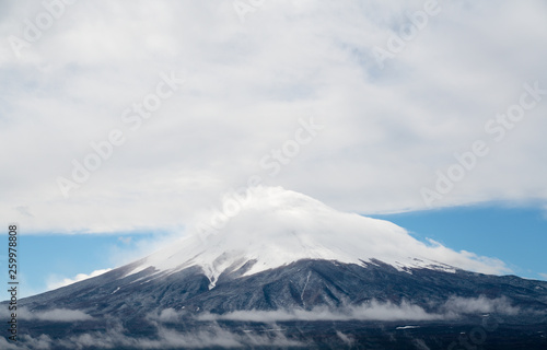 冬の富士山と大雲 © fotoriatonko