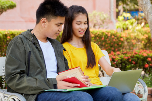 Student couple learning outdoors