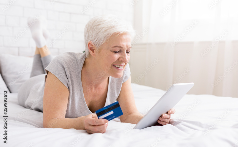 Woman check her credit card balance via application Woman check her credit card balance via application