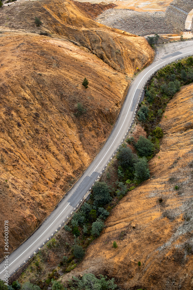Fototapeta premium Winding road into Queenstown Tasmania
