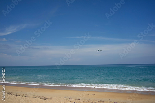 Fototapeta Naklejka Na Ścianę i Meble -  Backgrounds Water wave sea beach Looking at the plane Phuket Thailand